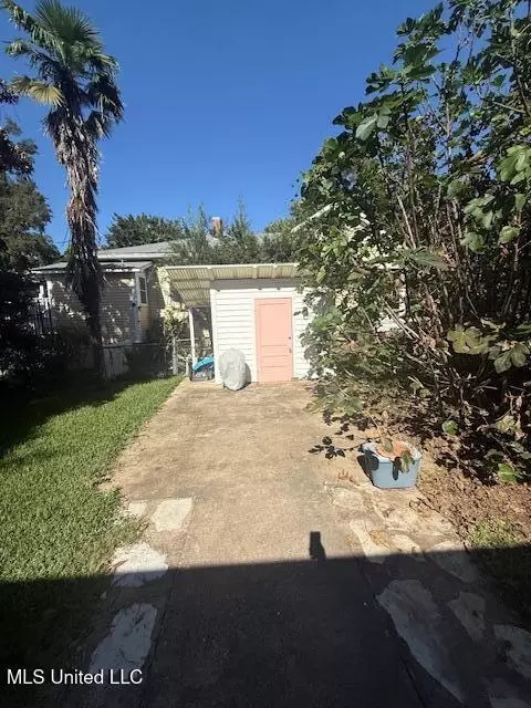 Exterior - 511 Madison St, Natchez, MS 39120 photo 13 of 15