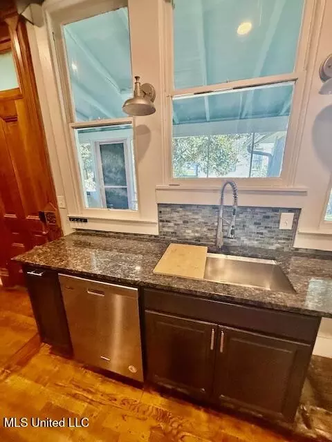 Kitchen - 511 Madison St, Natchez, MS 39120 photo 4 of 6