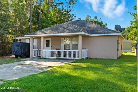 6097 E Quitman St, Bay Saint Louis, MS 39520