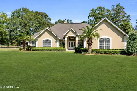 15110 Lorraine Rd, Biloxi, MS 39532