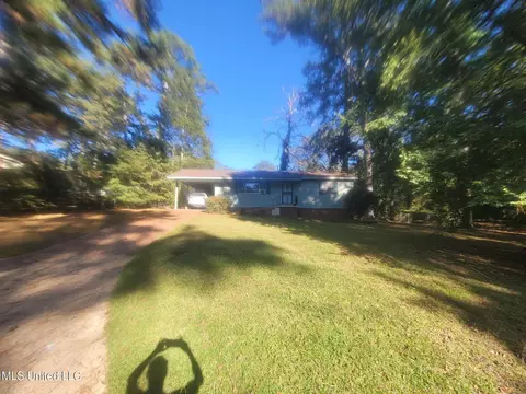 3130 Shirley Dr, Jackson, MS 39212 photo 1