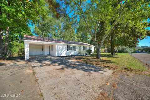 7384 Woodland Dr, Olive Branch, MS 38654