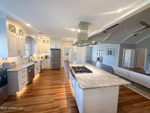 Kitchen - 11 Moss Forest Cir, Jackson, MS 39211 photo 7 of 7