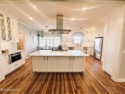 Kitchen - 11 Moss Forest Cir, Jackson, MS 39211 photo 4 of 7