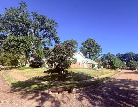 Exterior - 11 Moss Forest Cir, Jackson, MS 39211 photo 2 of 3