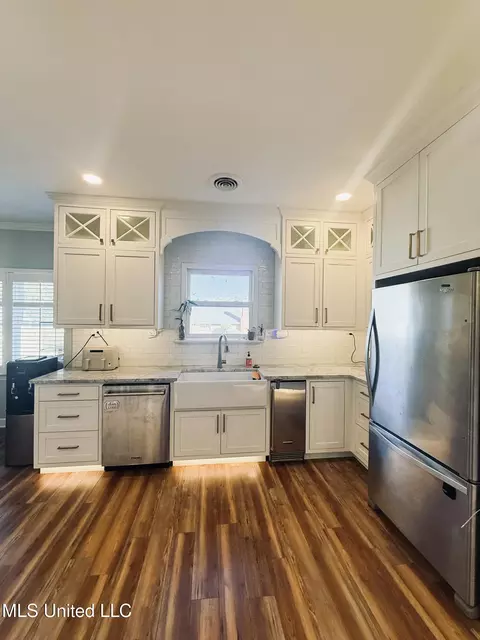 Kitchen - 11 Moss Forest Cir, Jackson, MS 39211 photo 3 of 7