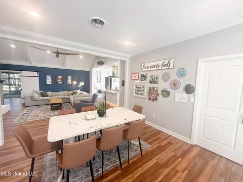 Dining - 11 Moss Forest Cir, Jackson, MS 39211 photo 2 of 2