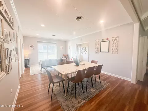 Dining - 11 Moss Forest Cir, Jackson, MS 39211 photo 1 of 2