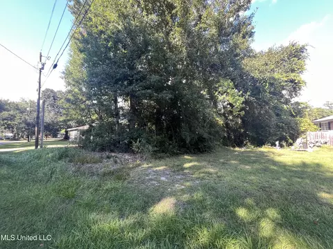 2520 Bahama Dr, Gautier, MS 39553