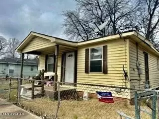 109 Young St, Greenwood, MS 38930