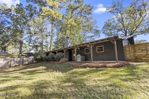 Exterior - 22 Fox Glen Cv, Brandon, MS 39042 photo 4 of 7