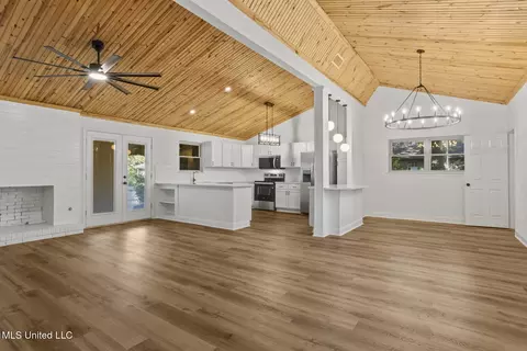 Living - 22 Fox Glen Cv, Brandon, MS 39042 photo 1 of 2
