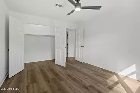 Bedroom - 22 Fox Glen Cv, Brandon, MS 39042 photo 1 of 5