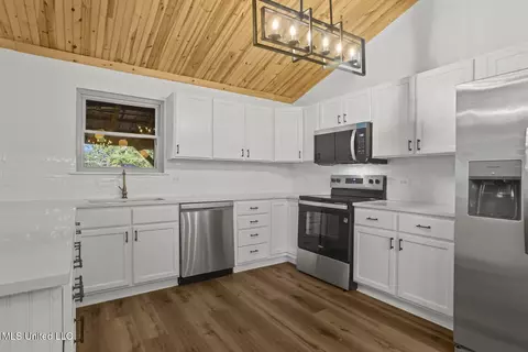 Kitchen - 22 Fox Glen Cv, Brandon, MS 39042 photo 3 of 3