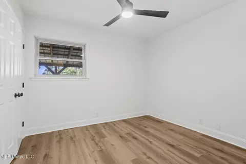 Bedroom - 22 Fox Glen Cv, Brandon, MS 39042 photo 5 of 5