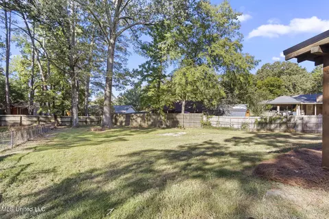 Exterior - 22 Fox Glen Cv, Brandon, MS 39042 photo 6 of 7