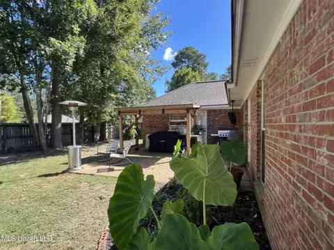 Exterior - 414 Oak Bend Bnd, Brandon, MS 39047 photo 3 of 4