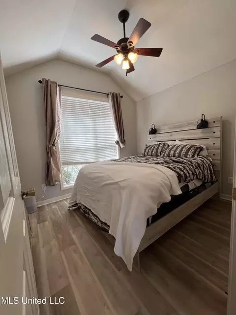 Bedroom - 414 Oak Bend Bnd, Brandon, MS 39047 photo 3 of 3