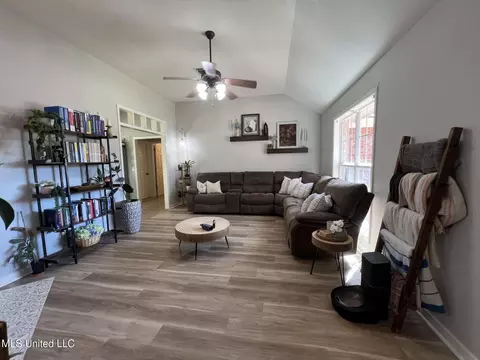 Living - 414 Oak Bend Bnd, Brandon, MS 39047 photo 1 of 2
