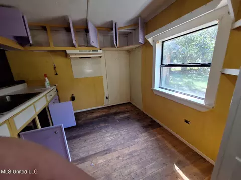 Kitchen - 105 Ron Batton Dr, Mendenhall, MS 39114 photo 1 of 1