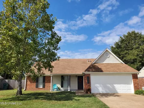 106 Peachtree Dr, Senatobia, MS 38668