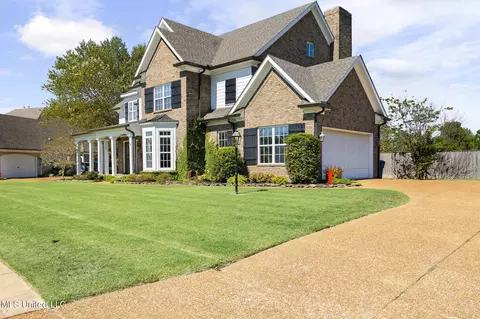 Exterior - 566 E Shadow View Dr, Hernando, MS 38632 photo 2 of 11