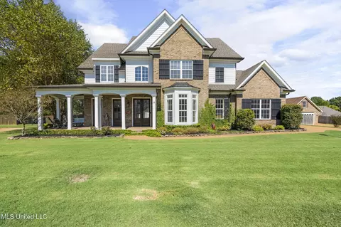 566 E Shadow View Dr, Hernando, MS 38632