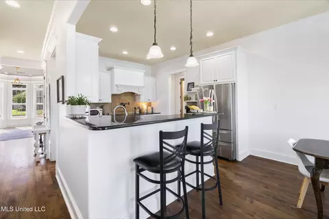 Kitchen - 566 E Shadow View Dr, Hernando, MS 38632 photo 1 of 4