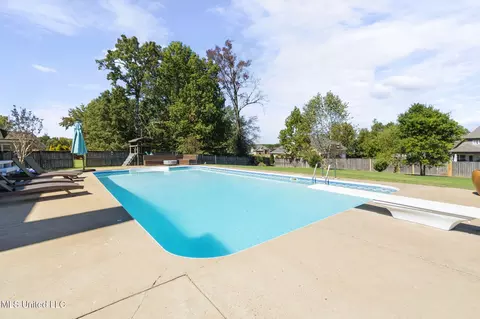 Exterior - 566 E Shadow View Dr, Hernando, MS 38632 photo 7 of 11