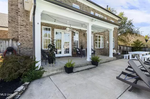 Exterior - 566 E Shadow View Dr, Hernando, MS 38632 photo 6 of 11