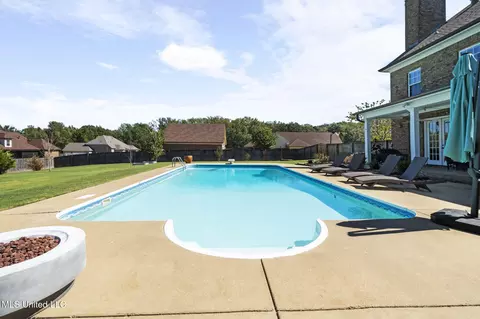 Exterior - 566 E Shadow View Dr, Hernando, MS 38632 photo 9 of 11