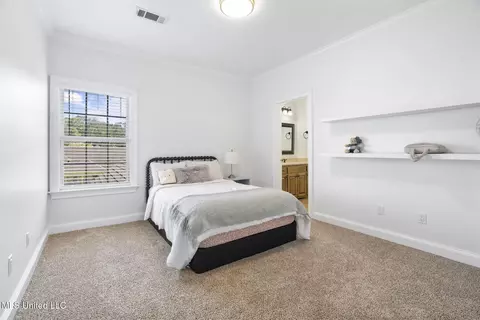 Bedroom - 566 E Shadow View Dr, Hernando, MS 38632 photo 4 of 5