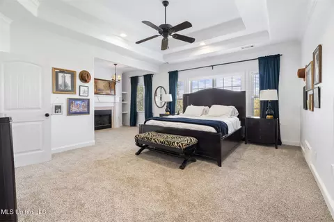 Bedroom - 566 E Shadow View Dr, Hernando, MS 38632 photo 2 of 5