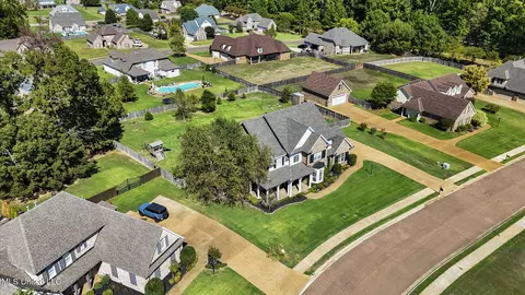 View/Area - 566 E Shadow View Dr, Hernando, MS 38632 photo 1 of 6
