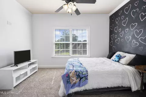 Bedroom - 566 E Shadow View Dr, Hernando, MS 38632 photo 5 of 5