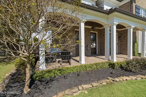 Exterior - 566 E Shadow View Dr, Hernando, MS 38632 photo 4 of 11