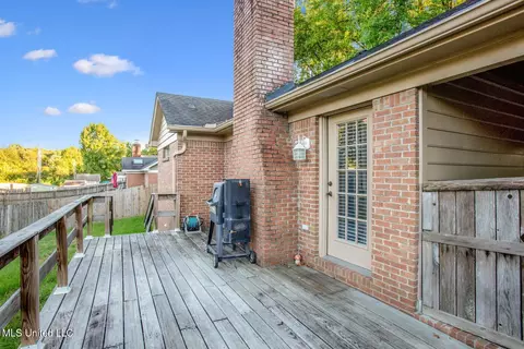 Exterior - 9800 Cherokee Dr, Olive Branch, MS 38654 photo 3 of 4
