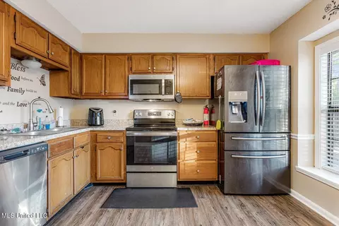 Kitchen - 9800 Cherokee Dr, Olive Branch, MS 38654 photo 3 of 3