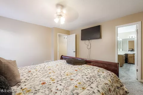 Bedroom - 9800 Cherokee Dr, Olive Branch, MS 38654 photo 2 of 2