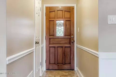 Entry Way - 9800 Cherokee Dr, Olive Branch, MS 38654 photo 1 of 2