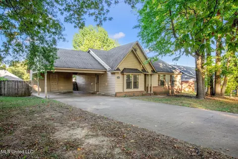 9800 Cherokee Dr, Olive Branch, MS 38654
