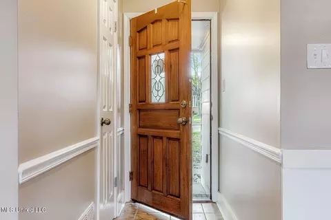 Entry Way - 9800 Cherokee Dr, Olive Branch, MS 38654 photo 2 of 2