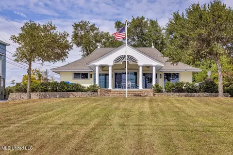 816 S Beach Blvd, Waveland, MS 39576