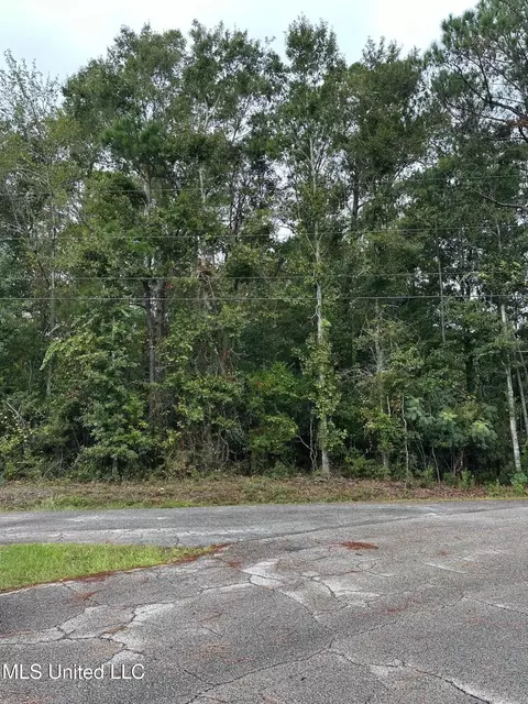 Maui Circle, Diamondhead, MS 39525