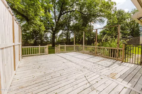 Exterior - 101 Sandstone Dr, Brandon, MS 39047 photo 2 of 17