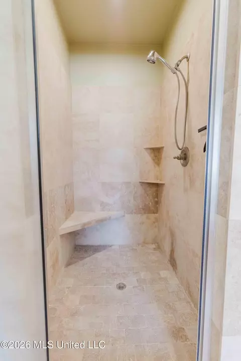 Bath - 101 Sandstone Dr, Brandon, MS 39047 photo 2 of 4