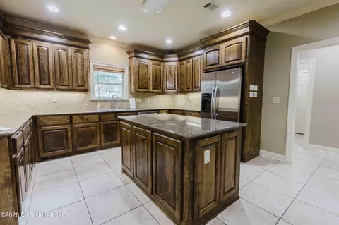 Kitchen - 101 Sandstone Dr, Brandon, MS 39047 photo 1 of 3