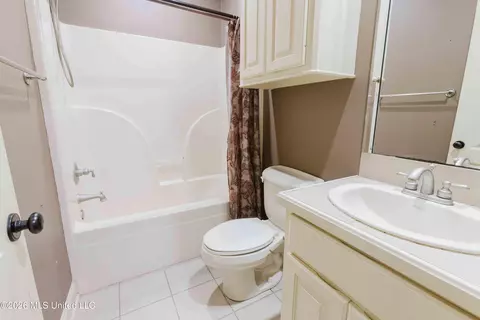 Bath - 101 Sandstone Dr, Brandon, MS 39047 photo 4 of 4