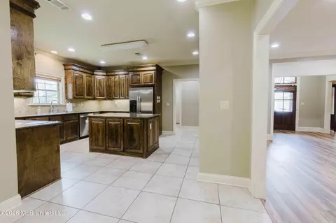 Entry Way - 101 Sandstone Dr, Brandon, MS 39047 photo 3 of 5