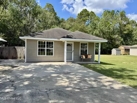 2213 Hudson St, Waveland, MS 39576